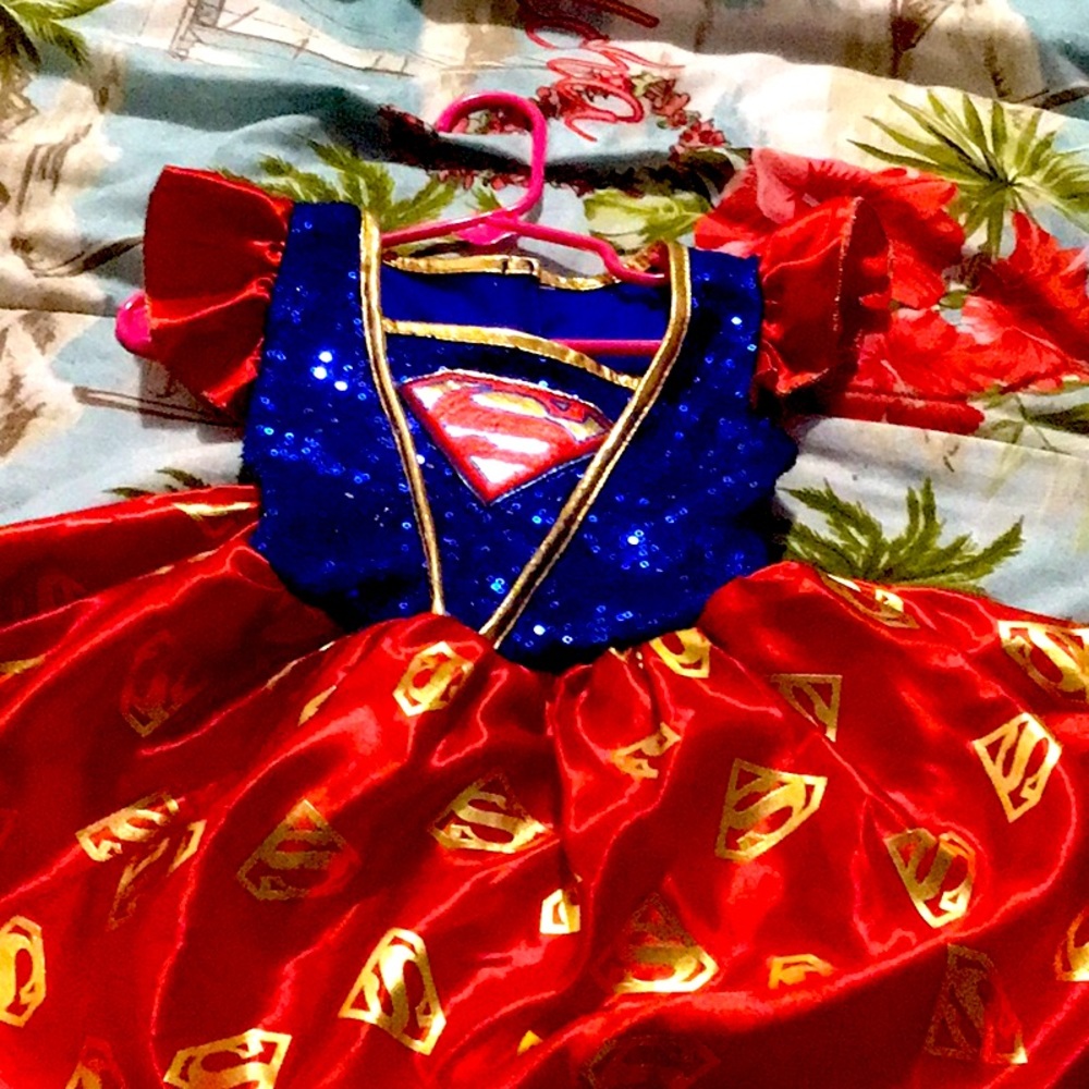 This is a holloween costum of super girl